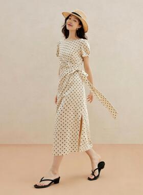 撤柜2026夏季新款法式浪漫收腰黑白波点连衣裙A字长裙短袖开叉女
