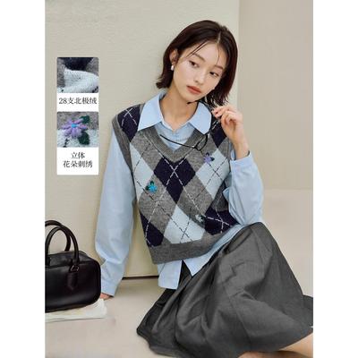 学院风菱格立体花朵针织马甲女2025秋季百搭女装新款V领背心毛衣