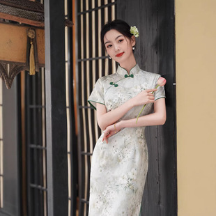 旗袍女装 2026年春夏新款 日常国风新中式 小个子修身 旗袍绿色中长款