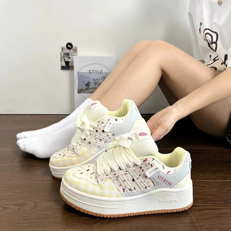 高颜值小众蔓越莓配色面包鞋女ins潮2025春季新款百搭休闲板鞋