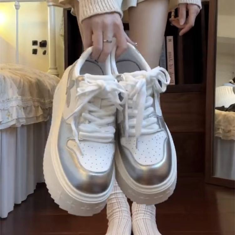 百搭系带厚底松糕增高面包小白鞋子女2025春秋季新款爆款休闲