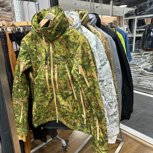 重磅！男士秋冬新品户外加厚保暖百搭连帽软壳冲锋衣迷彩夹克