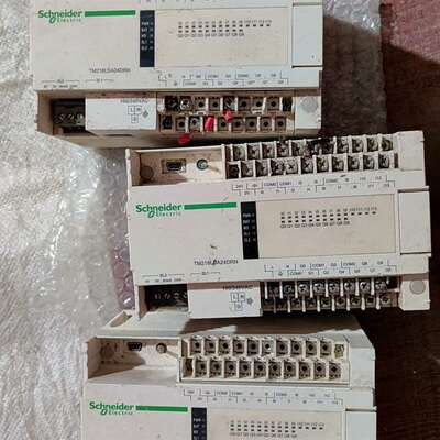 议价二手拆机施耐德PlcTM218DA24DRN有3个，