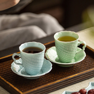 陶瓷小号咖啡杯新款网红哈哈杯个人泡茶杯带手把绿茶小号水杯配垫