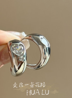 小众金属气质素圈水钻通勤耳环