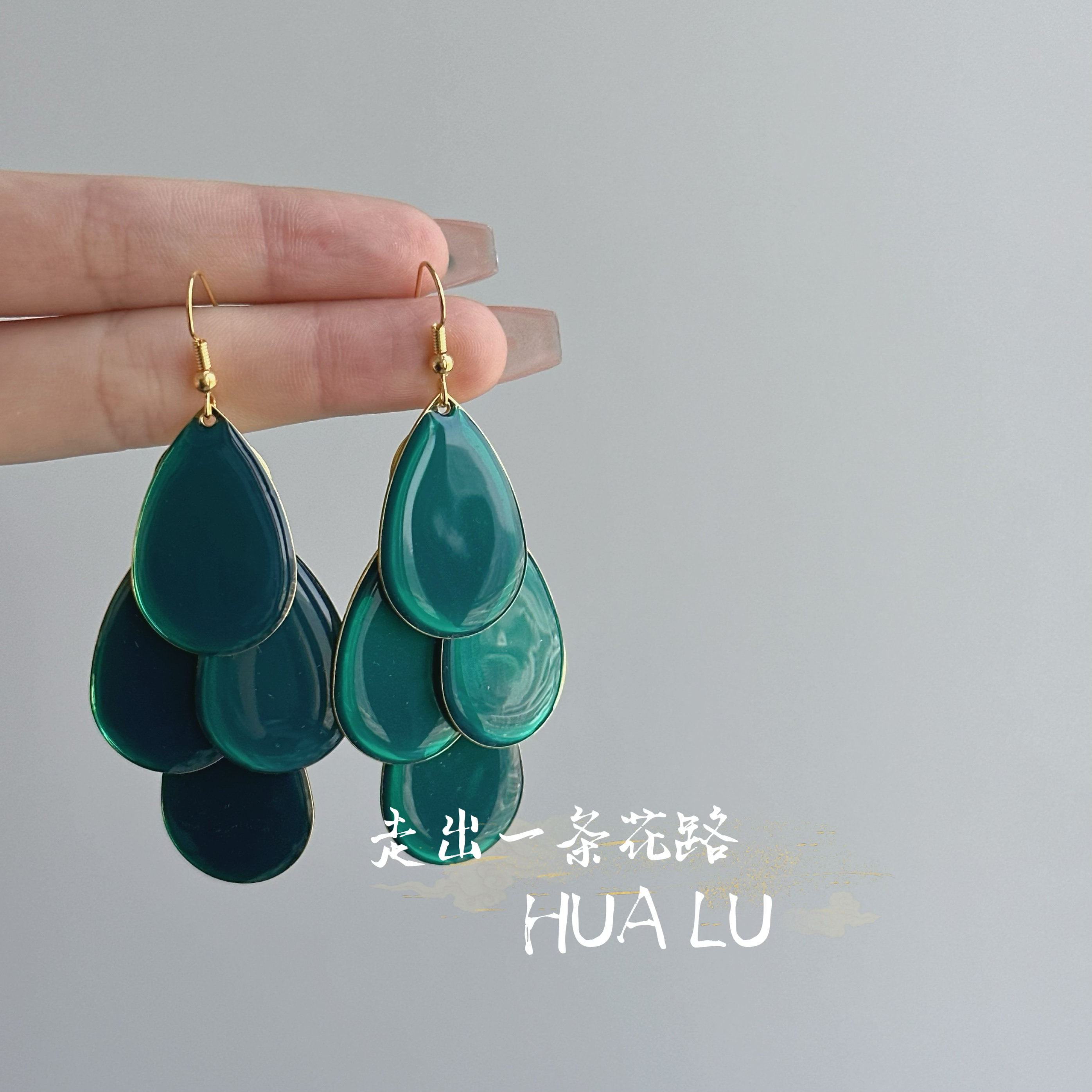 HUALU-温莎往事~复古绿色水滴法式夸张优雅高级感耳环蚊香盘耳夹