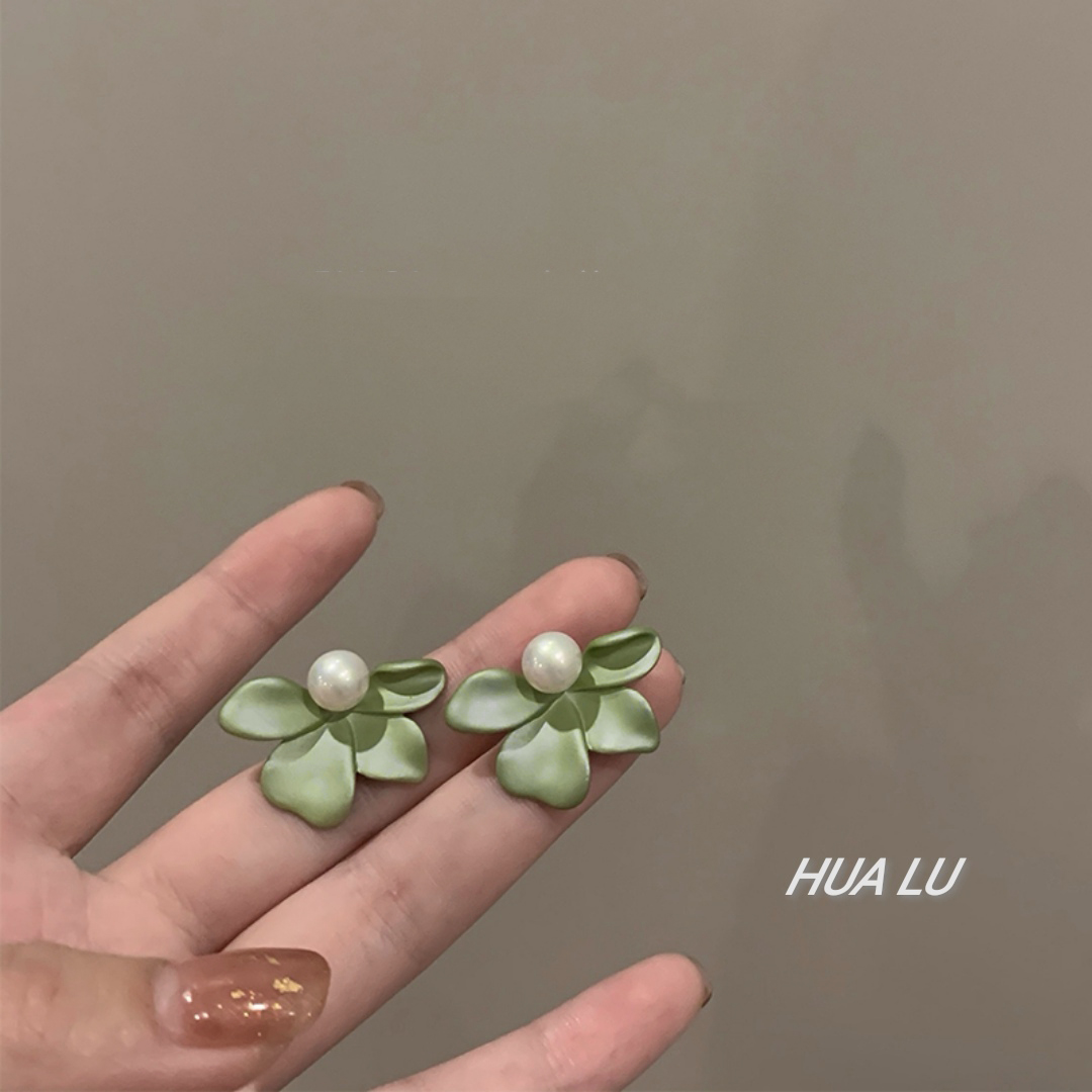 HUALU-浪漫邂逅 独特淡绿白色花朵甜美气质珍珠花瓣耳环耳夹女