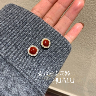 HUALU-复古沦陷~ 红色锆石方形小巧耳钉女轻奢高级感气质精致耳夹