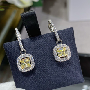 AU750白金D色莫桑石满钻四爪黄钻耳环纯银18K方耳扣耳钉时尚 日常