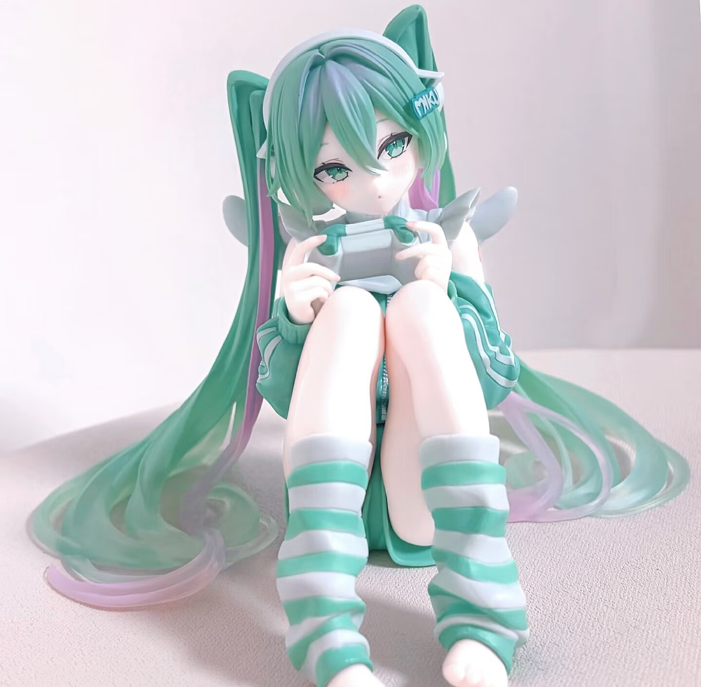 【新品】游戏机初音手办模型动漫美少女桌面车载机箱摆件礼物