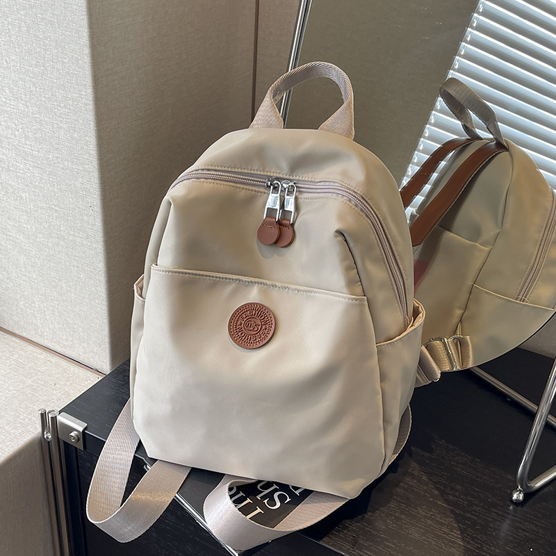 双肩包女士背包户外旅行通勤包