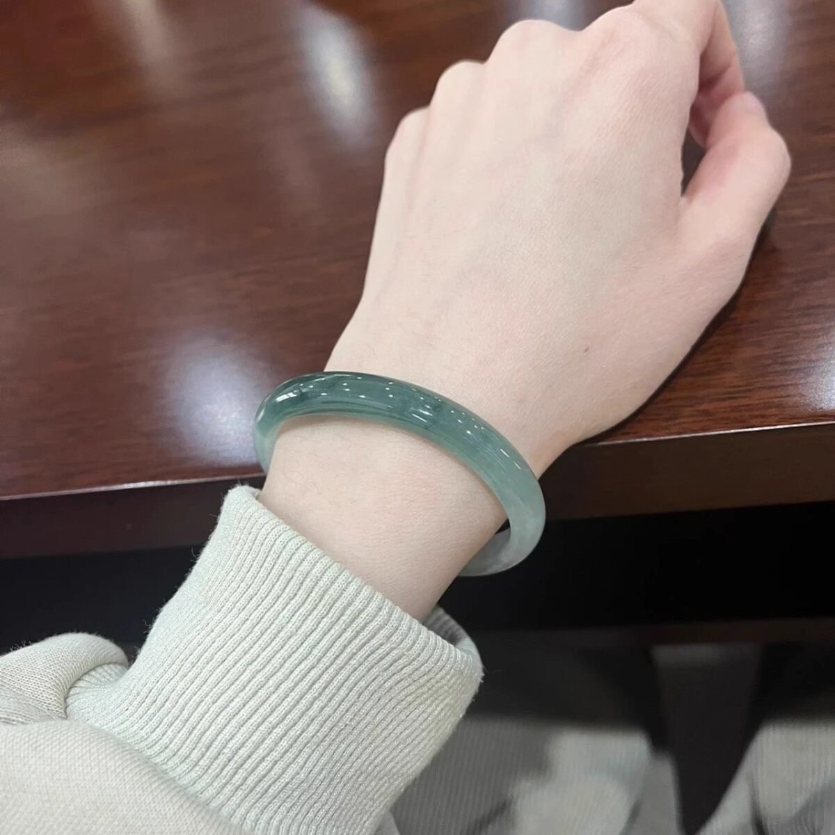 缅甸糯冰种翡翠手镯半山水手镯油青色正圈浅绿半山半山女款送女友