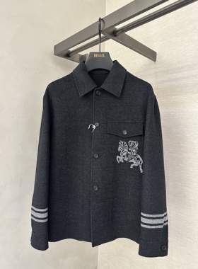 DEGAIA 25秋冬新款 男士时尚人物条纹印花翻领大衣 DUHBAJ380881