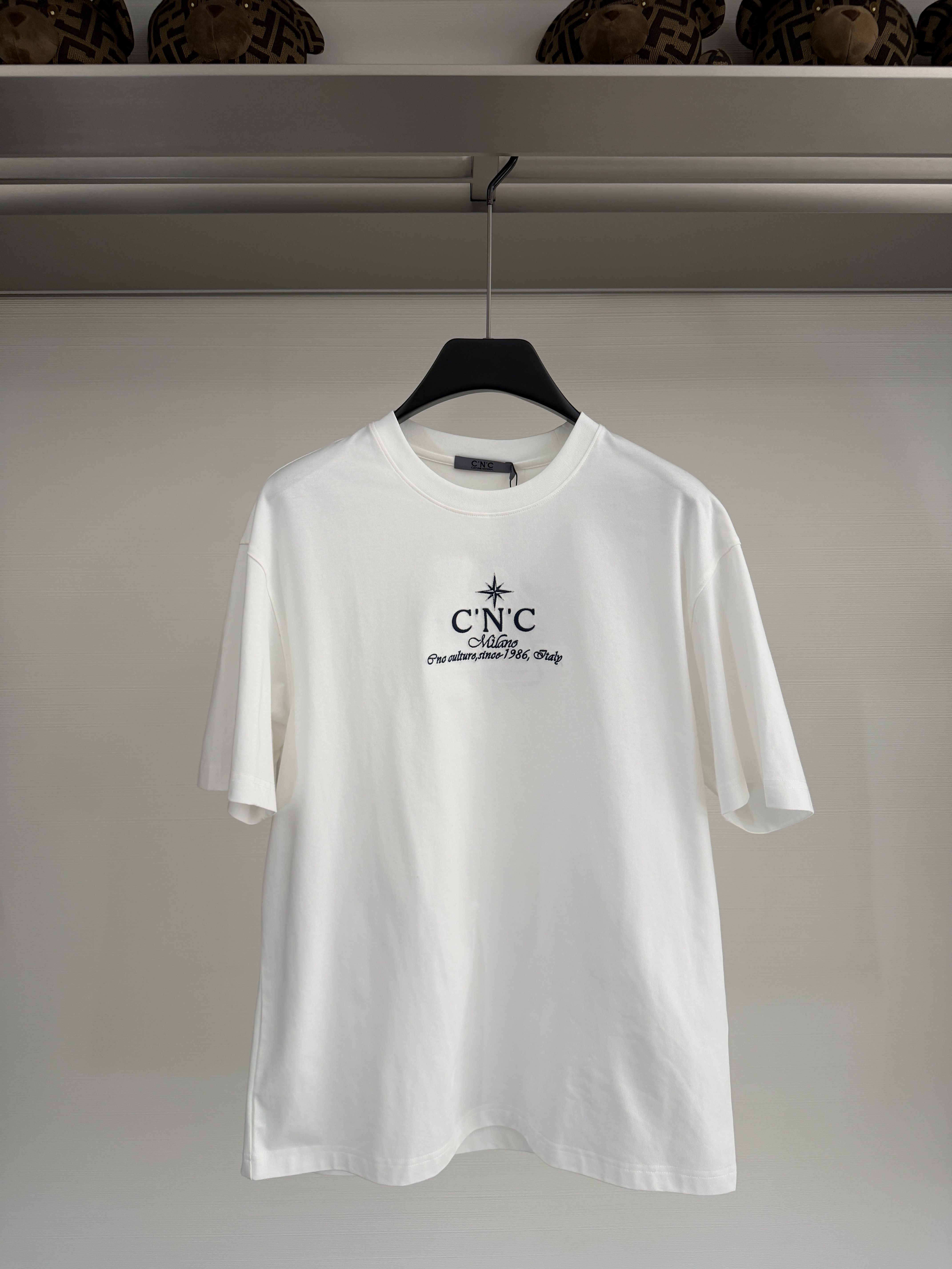 CNC 26春夏新款 男士时尚字母数字刺绣圆领短袖T恤 811H262086