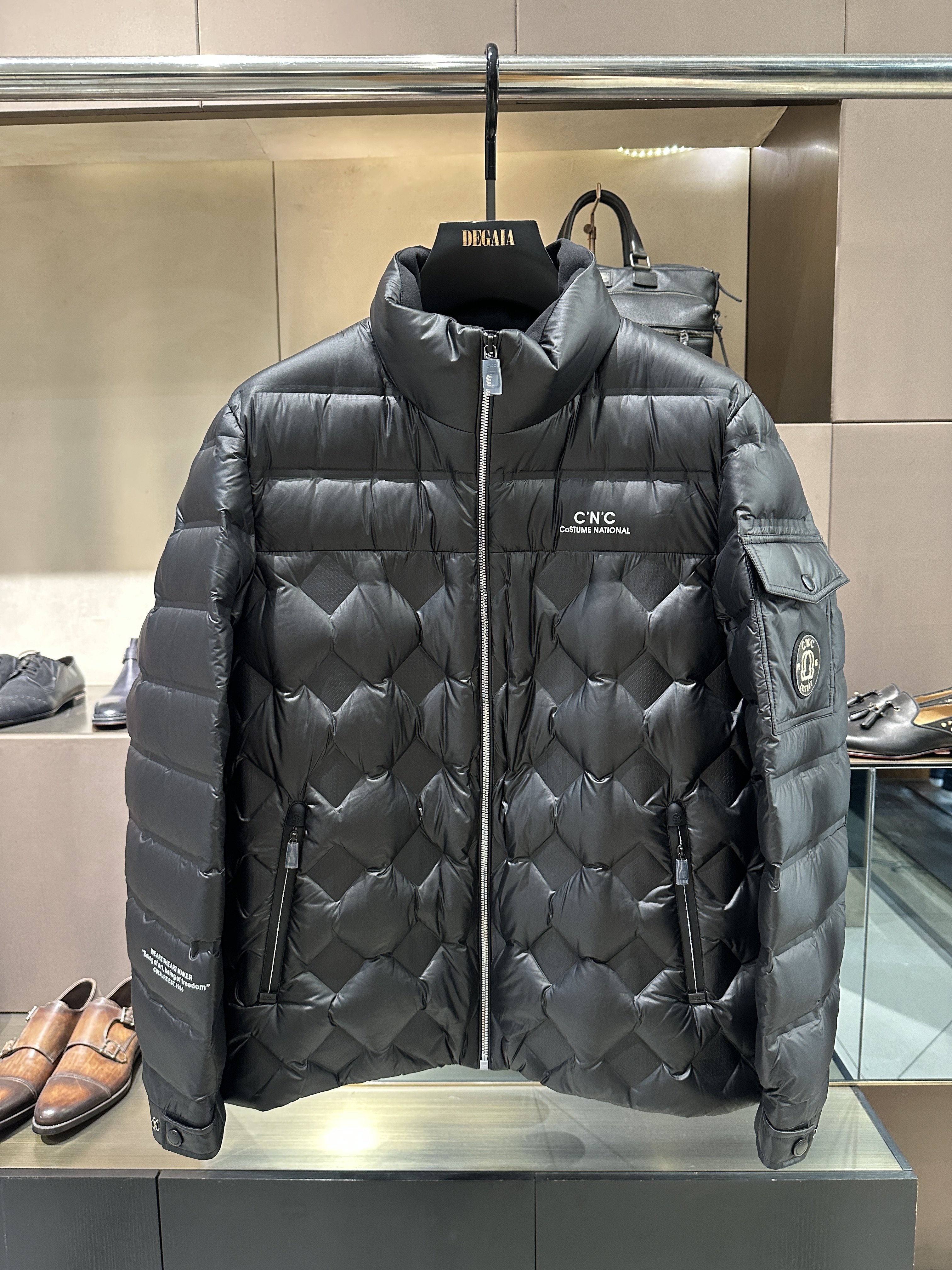 CNC 25秋冬新款 男士时尚字母印花立领休闲羽绒服外套 811G425051,男装,羽绒服,淘宝优惠券,粉丝福利购,淘宝优惠卷