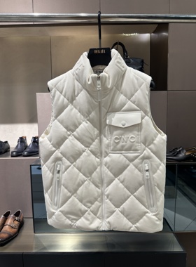 CNC 25秋冬新款 男士口袋装饰字母印花立领羽绒马甲 811G426012