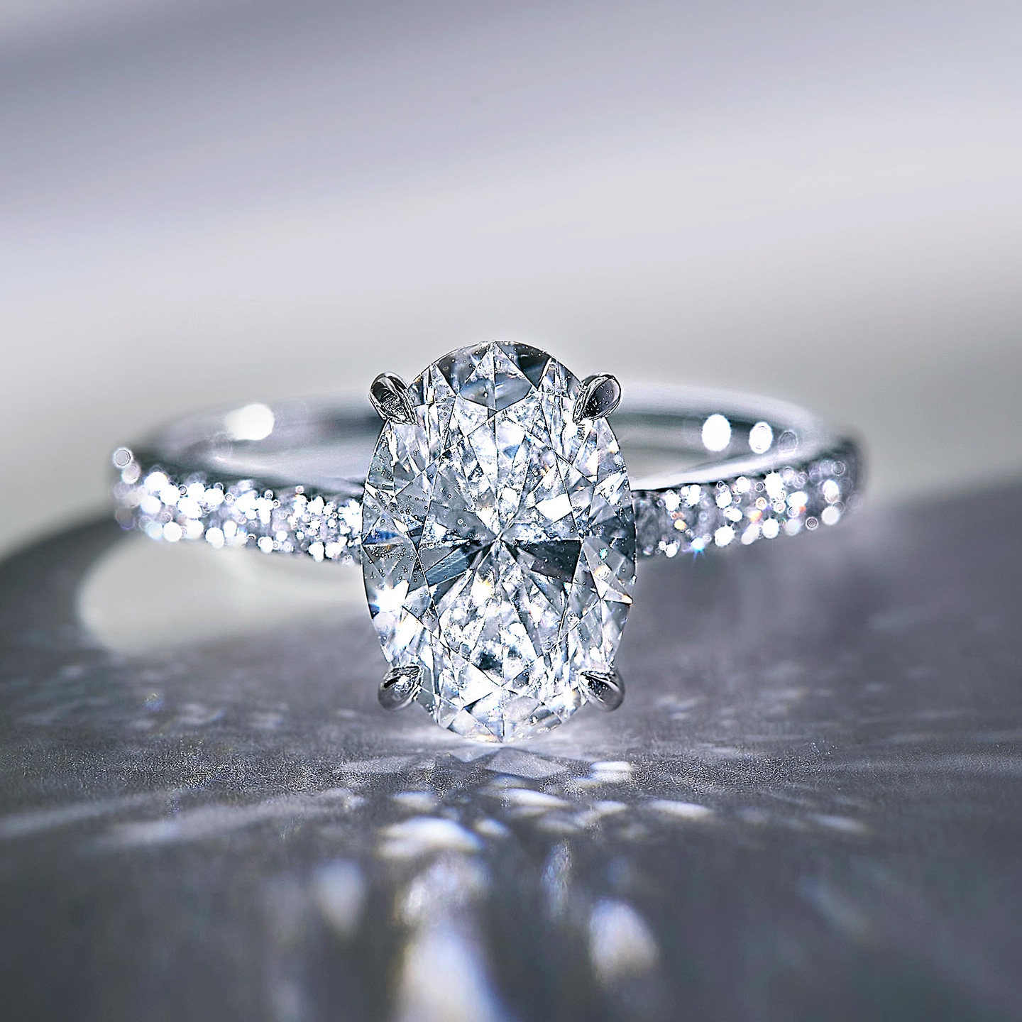 椭圆钻石戒指PT950铂金简约通勤群镶高品质人工培育钻石戒指