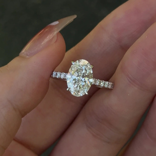 椭圆钻石戒指PT950铂金简约通勤群镶高品质人工培育钻石戒指