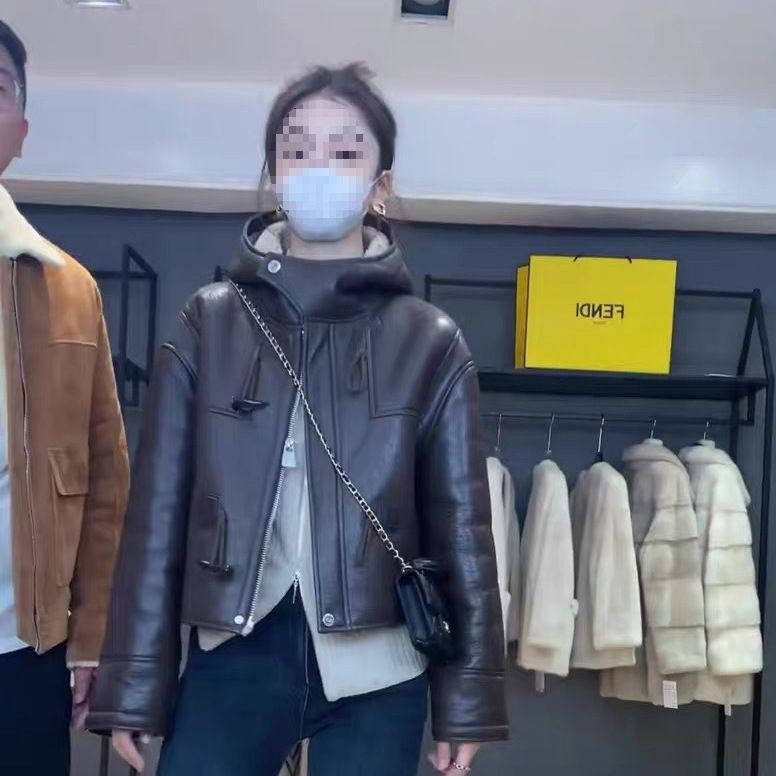 秋冬小众别致上衣法式小香风名媛设计感韩系连帽皮衣短外套女