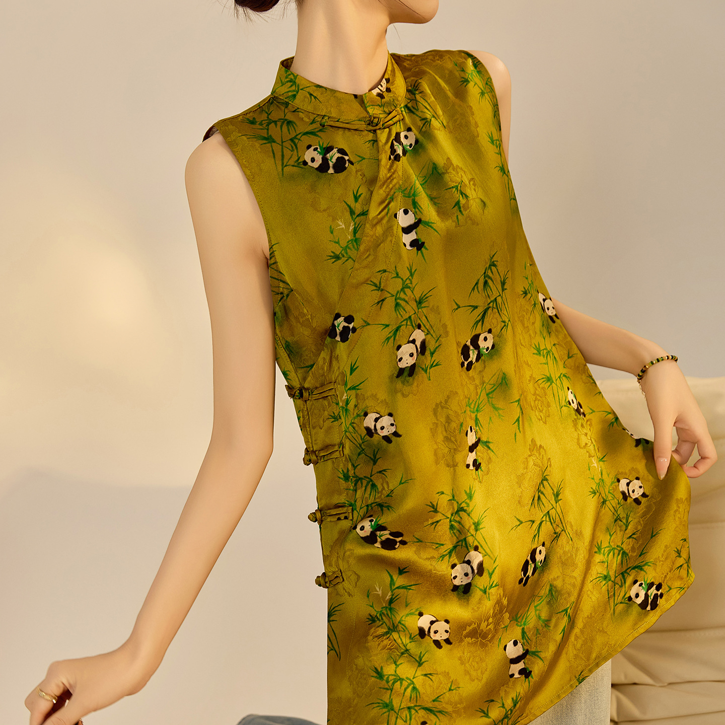 新中式清冷感熊猫抱竹印花立领马甲女国风时尚高端感上衣 N5004B