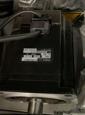 R88M-W75030H 伺服电机 拆机包好 有四五个