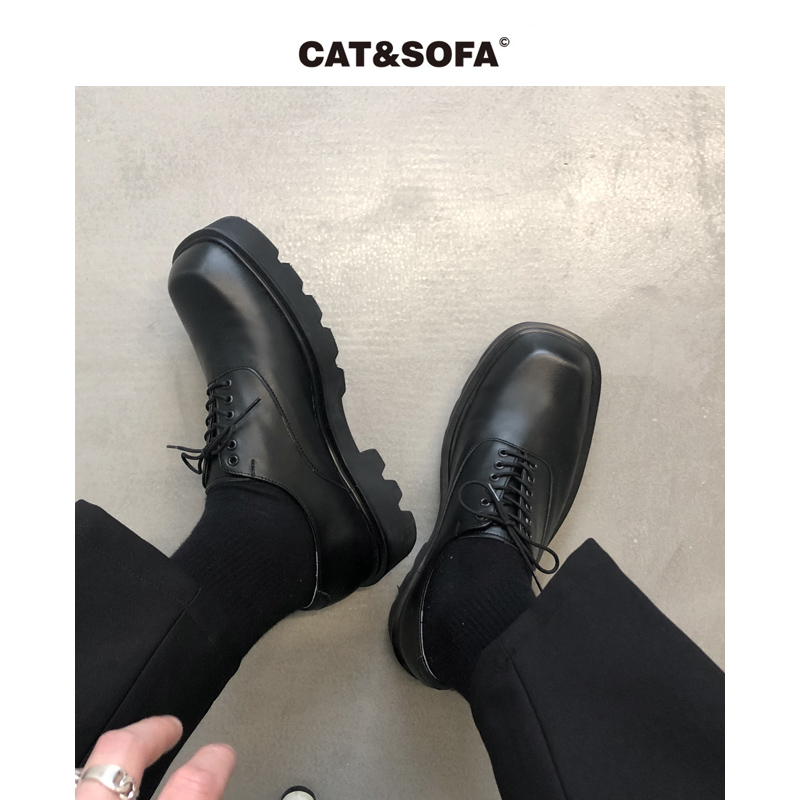 情侣厚底黑色方头青少年沙发与猫