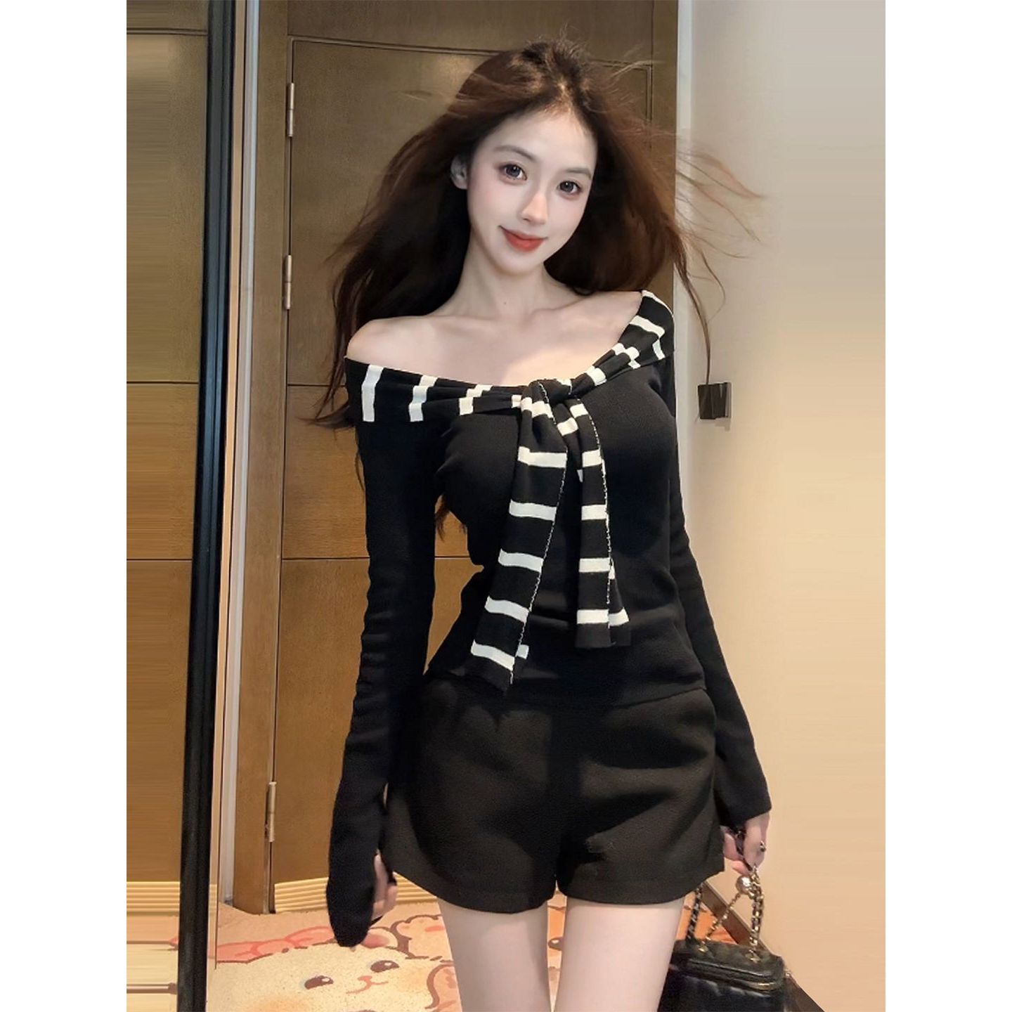 纯欲风小众设计黑色一字肩v领打底衫女秋季收腰显瘦长袖披肩上衣