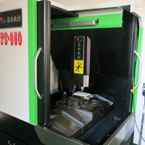 c台湾新代高速精机 全自动小型c雕c精雕机 数铜cx-650数n工模具控