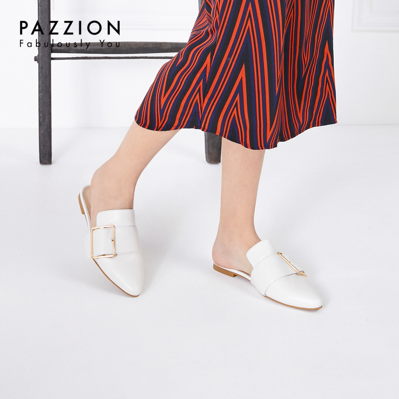 PAZZION2019新款时尚金属扣饰牛皮穆勒鞋 简约尖头低跟休闲单鞋女