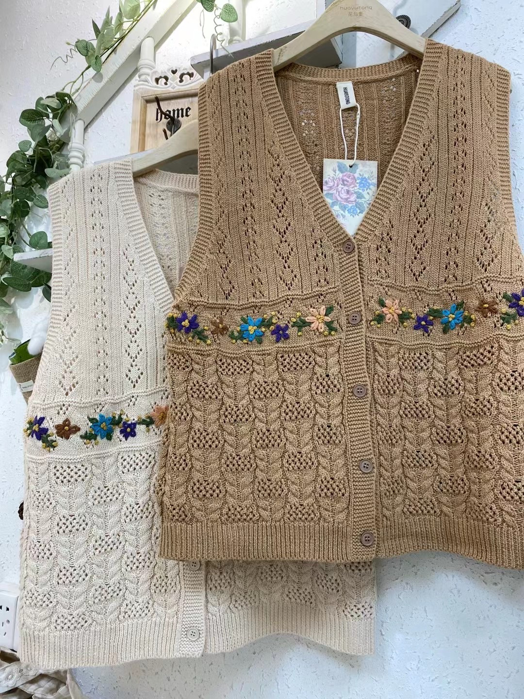森系复古绣花镂空v领针织马甲背心宽松百搭无袖毛衣开衫叠穿坎肩