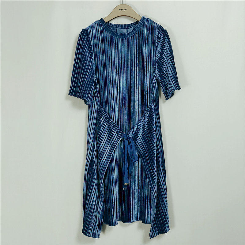 yigue/亦谷2023春优雅气质天鹅绒宽松a型单件圆领通勤连衣裙女