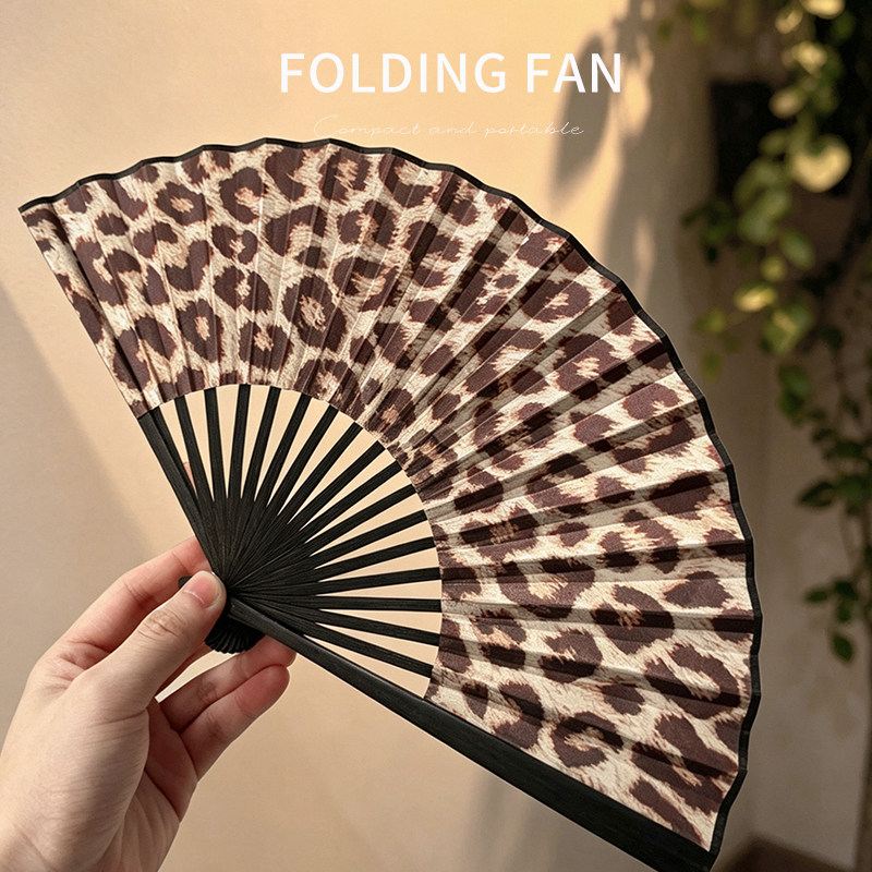 新中式豹纹折叠扇汉服旗袍夏日图片