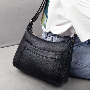 女士软皮妈妈包女大包多层斜背新月包2024新款真皮简约单肩斜挎包