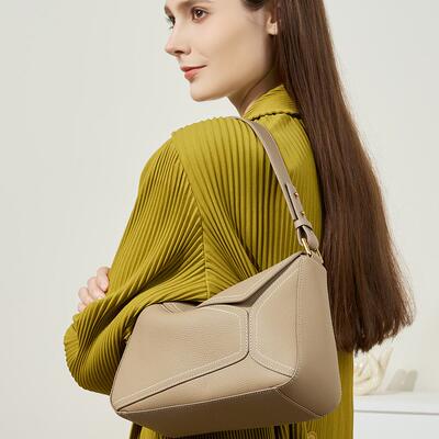 2026新款真皮女包腋下枕头包