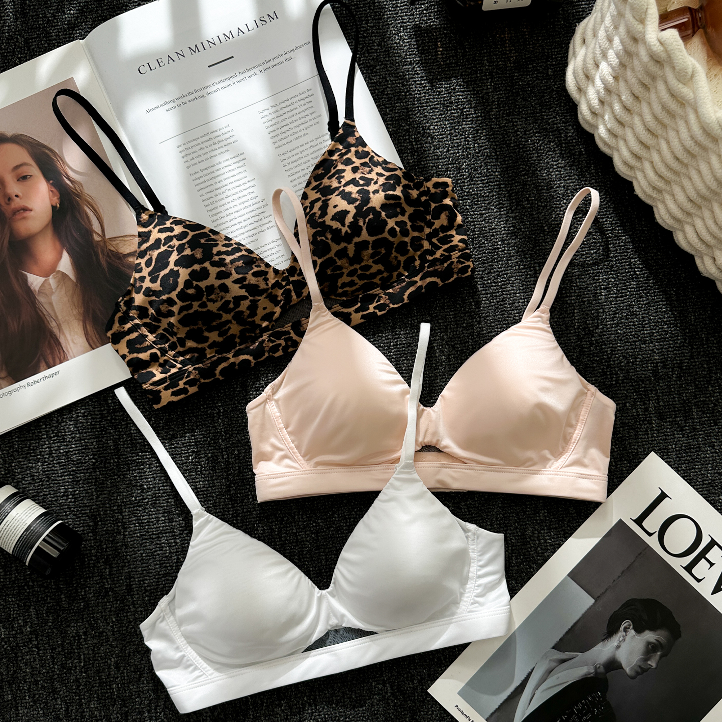 性感豹纹无痕内衣女2025新款法式缎面三角杯小胸聚拢细肩带文胸罩