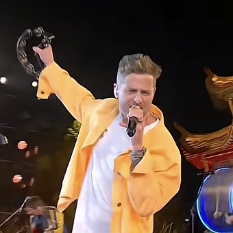 春节联欢春晚counting stars同款黄色外套外国人弹力牛仔男女上衣