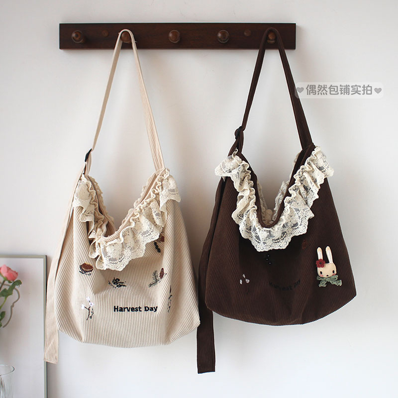 田园森系少女刺绣花边灯芯绒包包