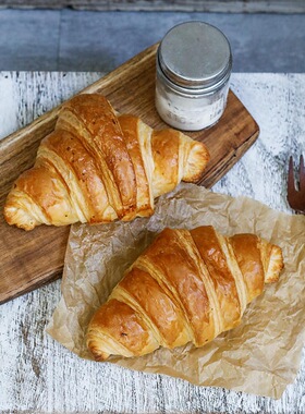 德南面包房黄油牛角面包（Butter Croisant）起酥牛角包