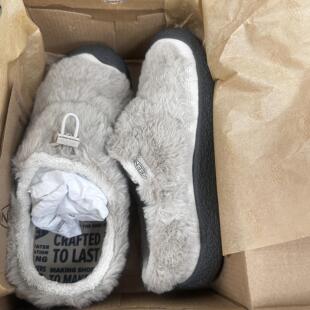 现货 日本KEEN HOWSER小泰迪小牛蹄小羊蹄小熊掌一脚蹬女款毛毛鞋