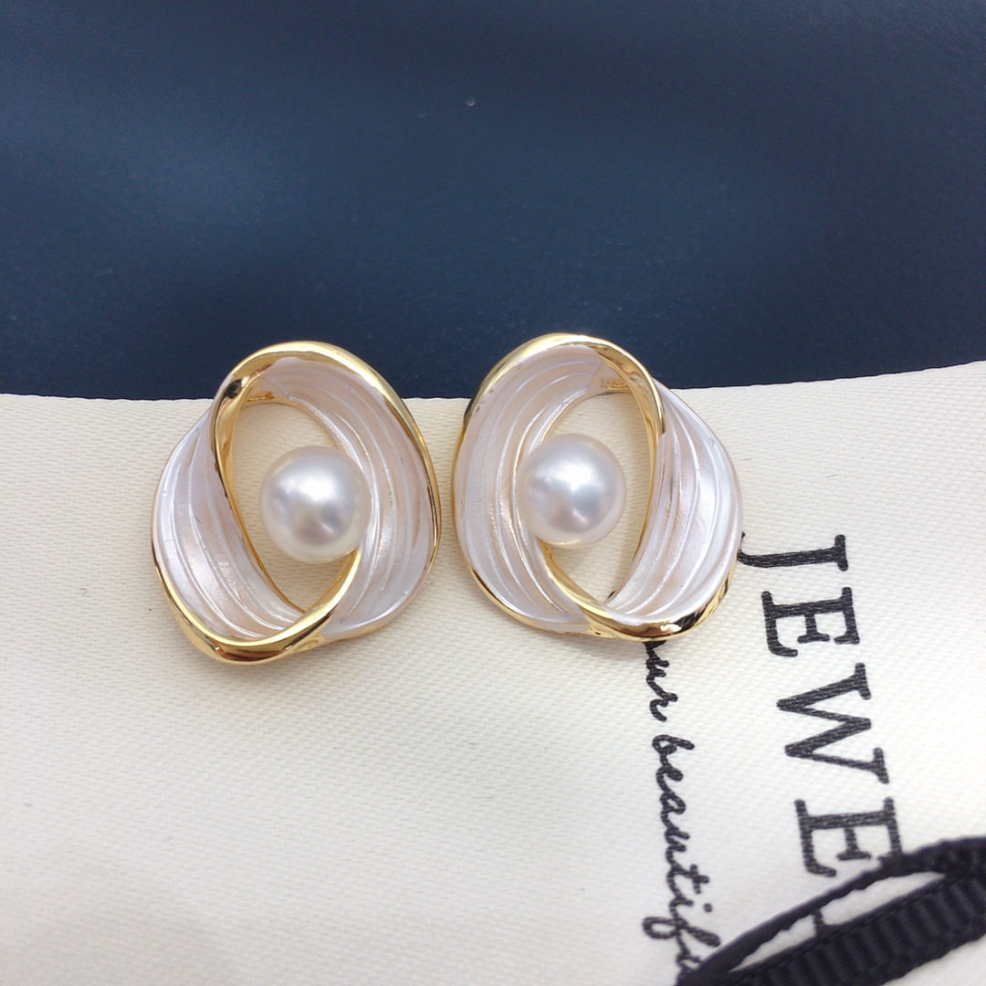 天然淡水珍珠耳钉烤漆环绕高级感优雅百搭通勤珍珠耳饰时尚女礼物