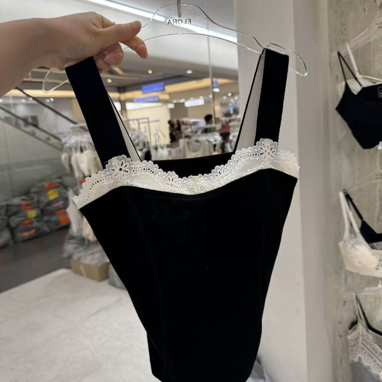 12.25韩国东大门flora丝绒拼蕾丝领口打底百搭舒适内衣背心,女士内衣/男士内衣/家居服,抹胸,淘宝优惠券,粉丝福利购,淘宝优惠卷