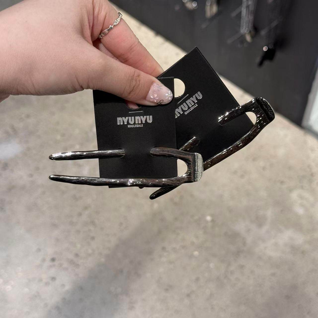 5.30韩国nyunyu简约U型盘发簪子