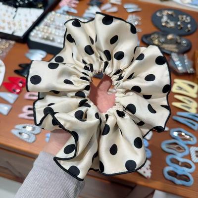 6.22韩国the queen复古气质波点裙摆大肠发圈