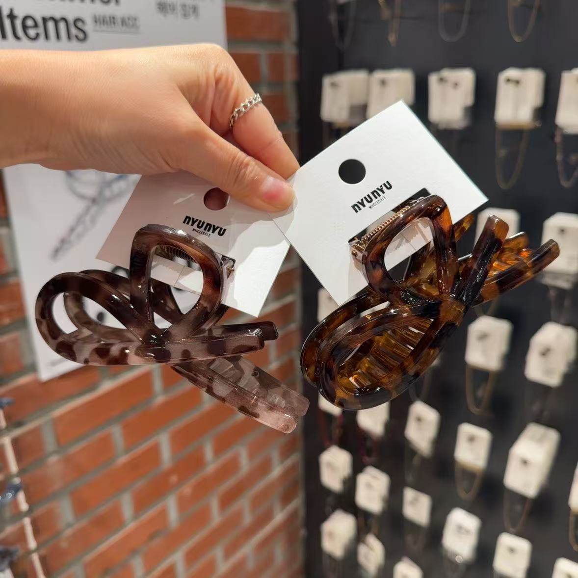 8.22韩国nyunyu发饰豹纹镂空打结蝴蝶结抓夹亚克力