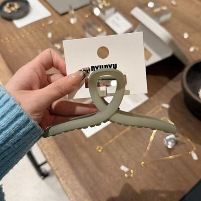 1.23韩国东大门nyunyu发饰磨砂哑光衣架抓夹简约