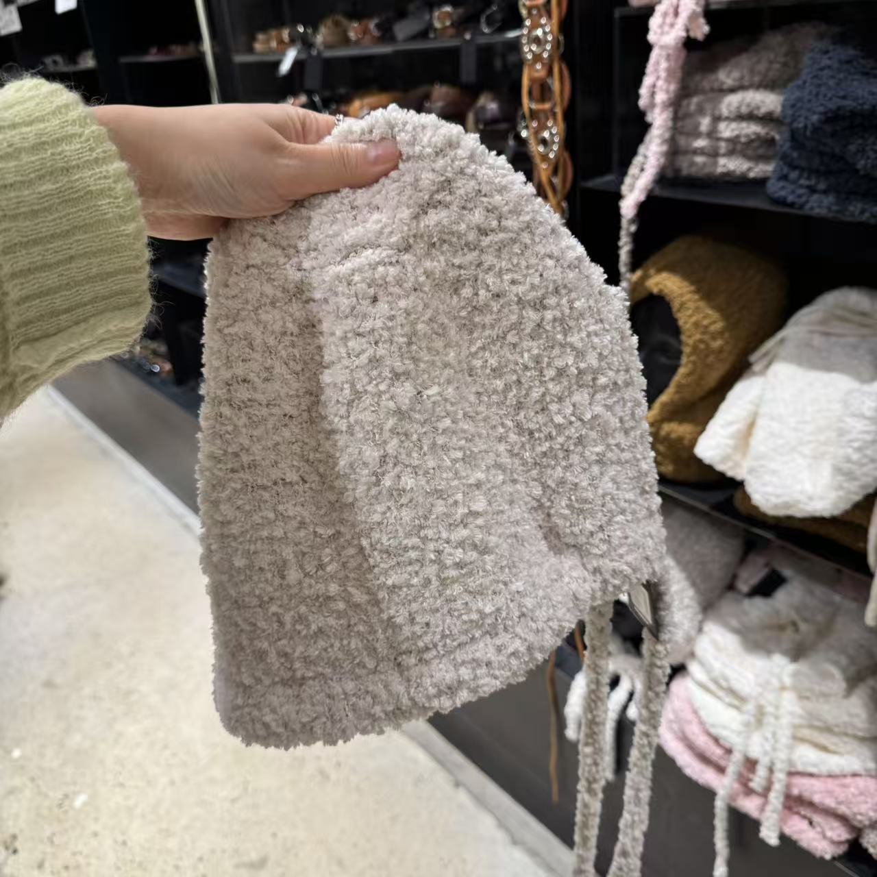 10.17韩国东大门nyunyu可爱雪花绒保暖护耳帽子