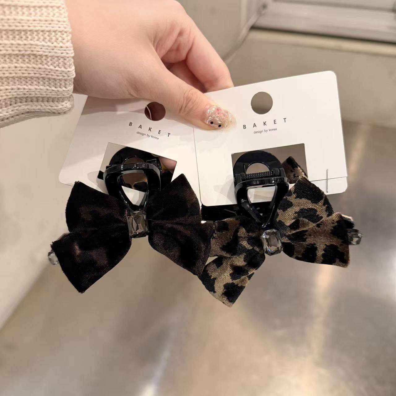 11.29韩国东大门baket发饰丝绒豹纹简约水钻蝴蝶结抓夹