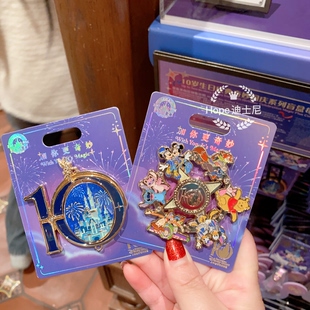 10周年米奇米妮唐老鸭黛丝高飞奇奇蒂蒂旋转徽章上 海迪士尼