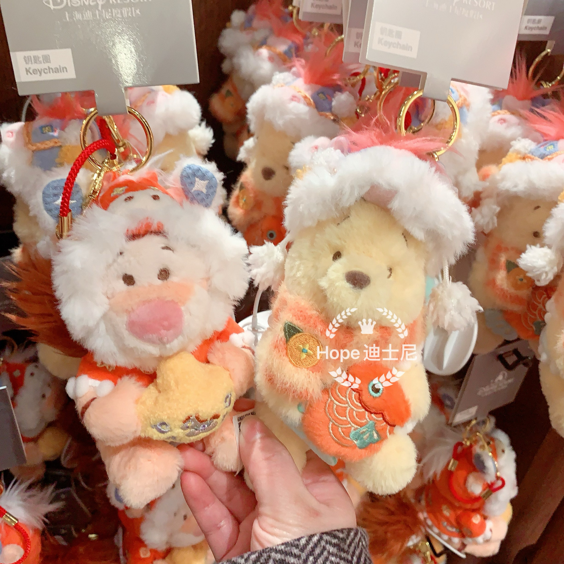 2026新春维尼跳跳虎伊耳小猪毛绒玩具钥匙圈挂件公仔上海迪士尼,模玩/动漫/周边/娃圈三坑/桌游,动漫挂件/文具,淘宝优惠券,粉丝福利购,淘宝优惠卷