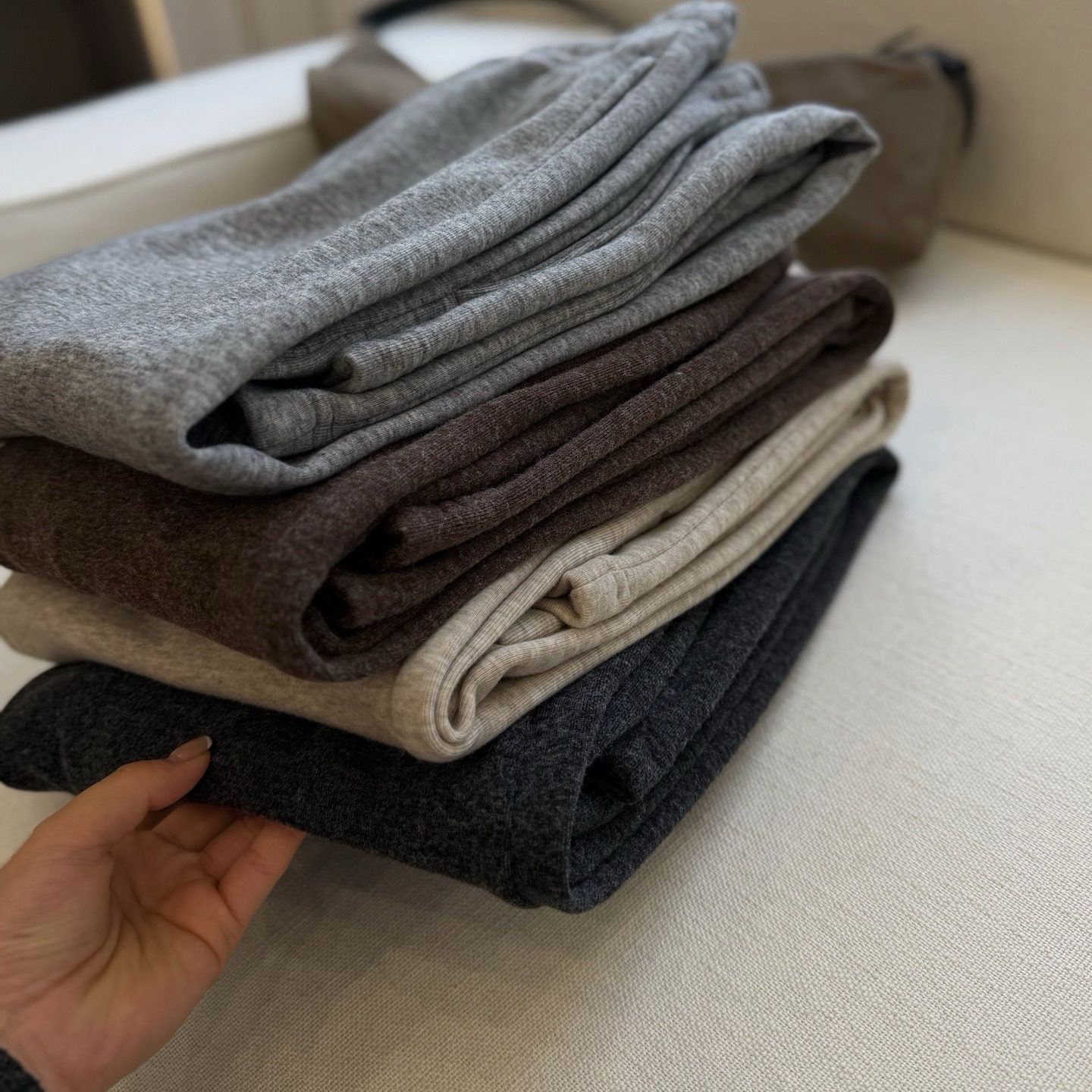 juicefish体感很赞！秋冬国货之光设计感内里磨绒高腰直筒休闲裤